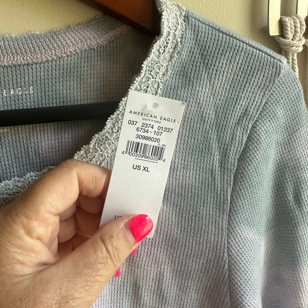 American Eagle Outfitters Blue and White Crop Hoodie